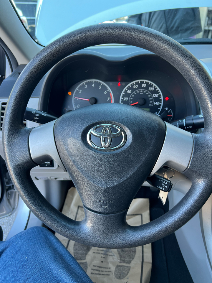 Toyota Corolla 4dr Sdn Auto LE (Natl) 2011