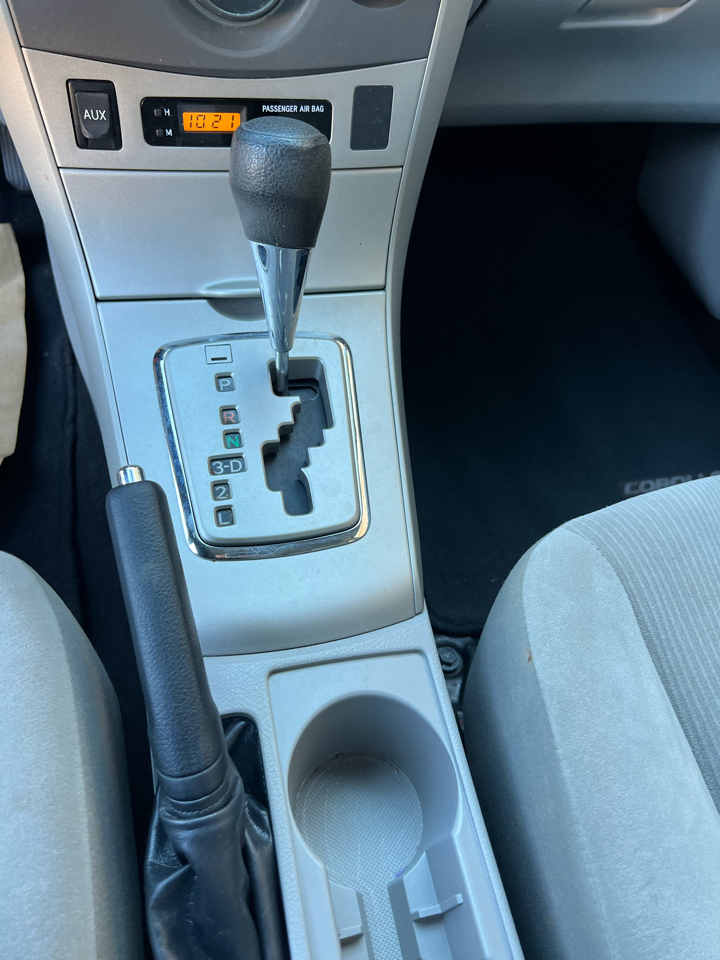 Toyota Corolla 4dr Sdn Auto LE (Natl) 2011