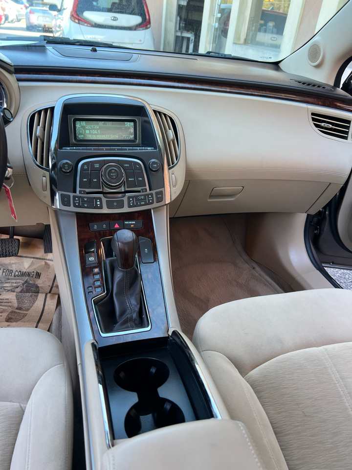 Buick LaCrosse 4dr Sdn CX 2011