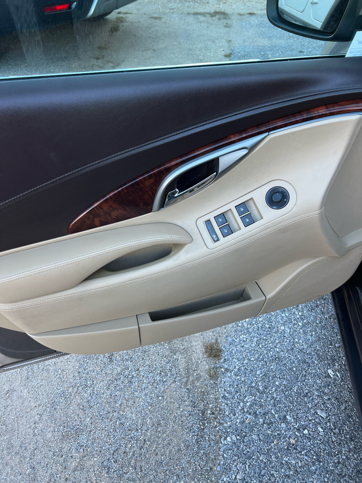 Buick LaCrosse 4dr Sdn CX 2011