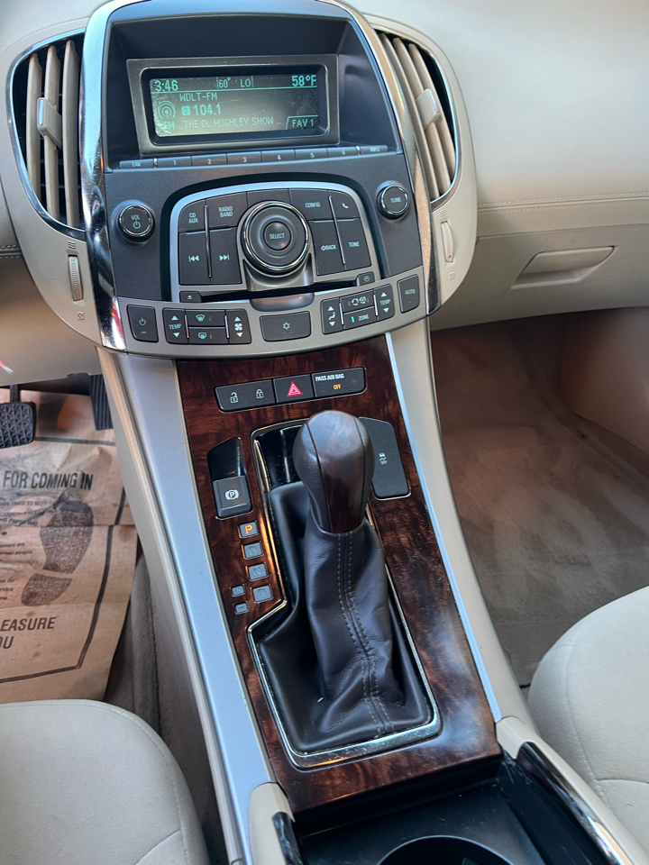 Buick LaCrosse 4dr Sdn CX 2011