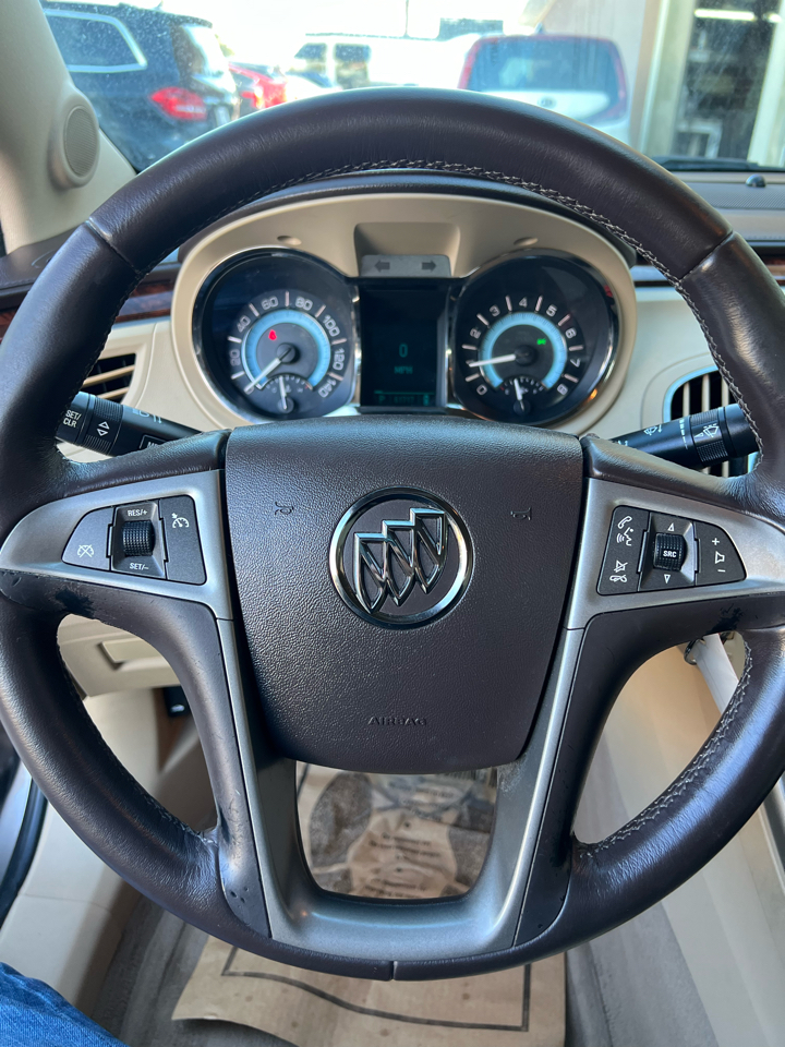 Buick LaCrosse 4dr Sdn CX 2011