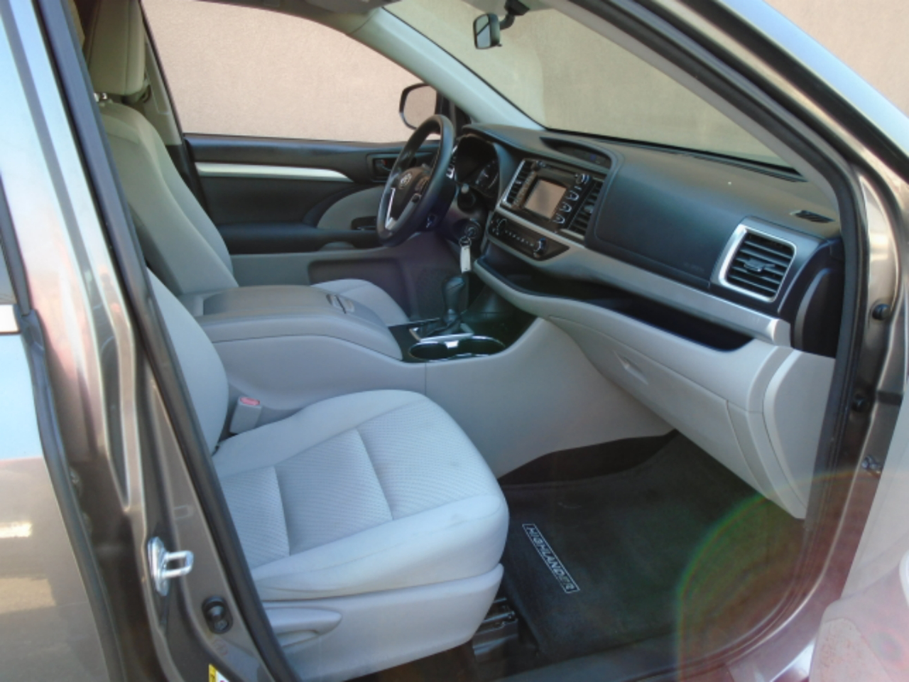 Toyota Highlander FWD 4dr I4 LE (Natl) 2016