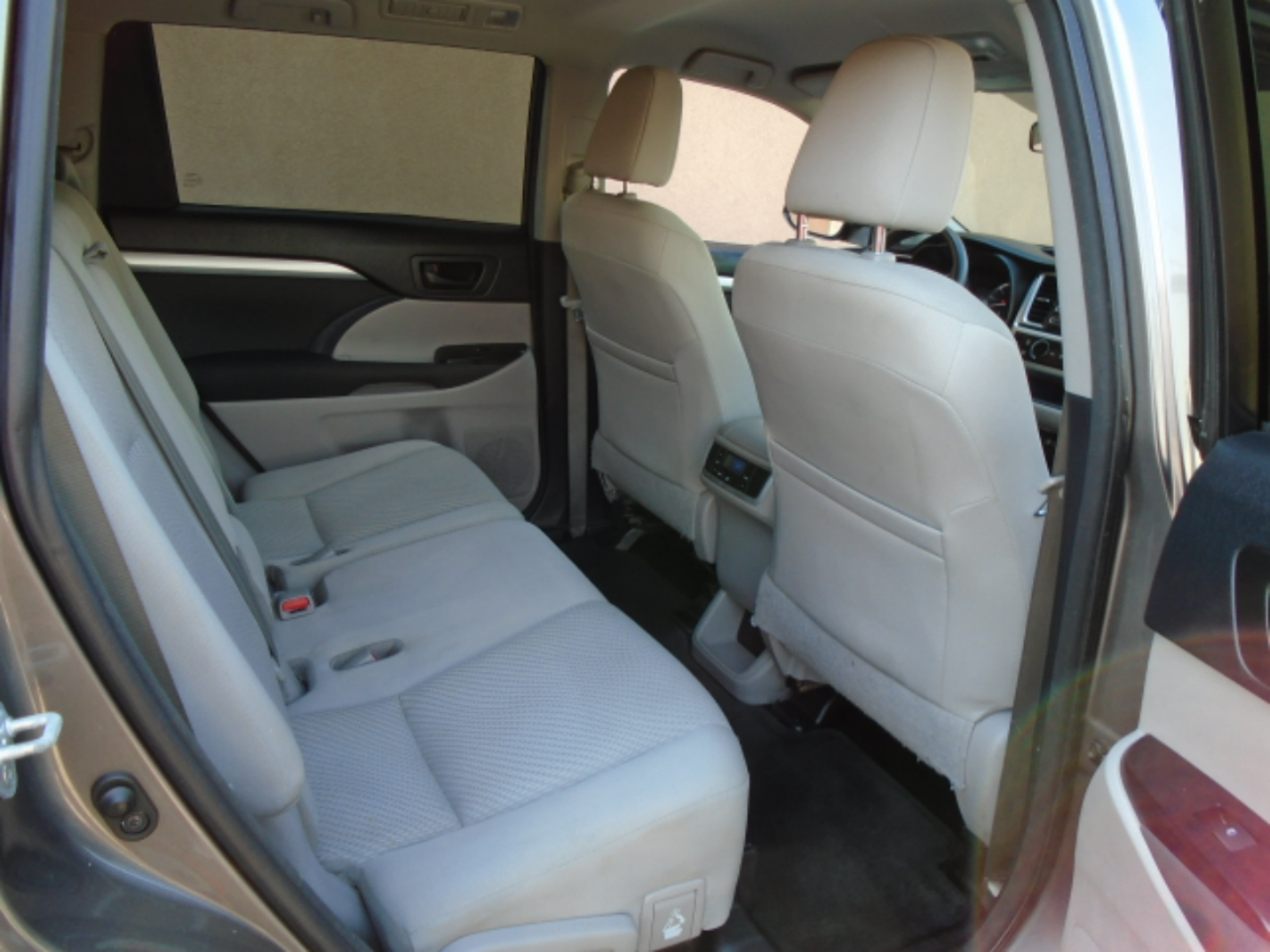 Toyota Highlander FWD 4dr I4 LE (Natl) 2016