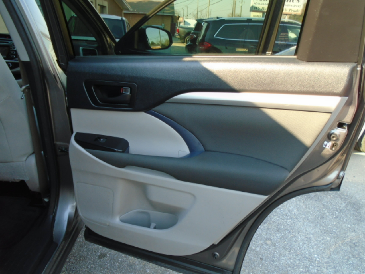 Toyota Highlander FWD 4dr I4 LE (Natl) 2016