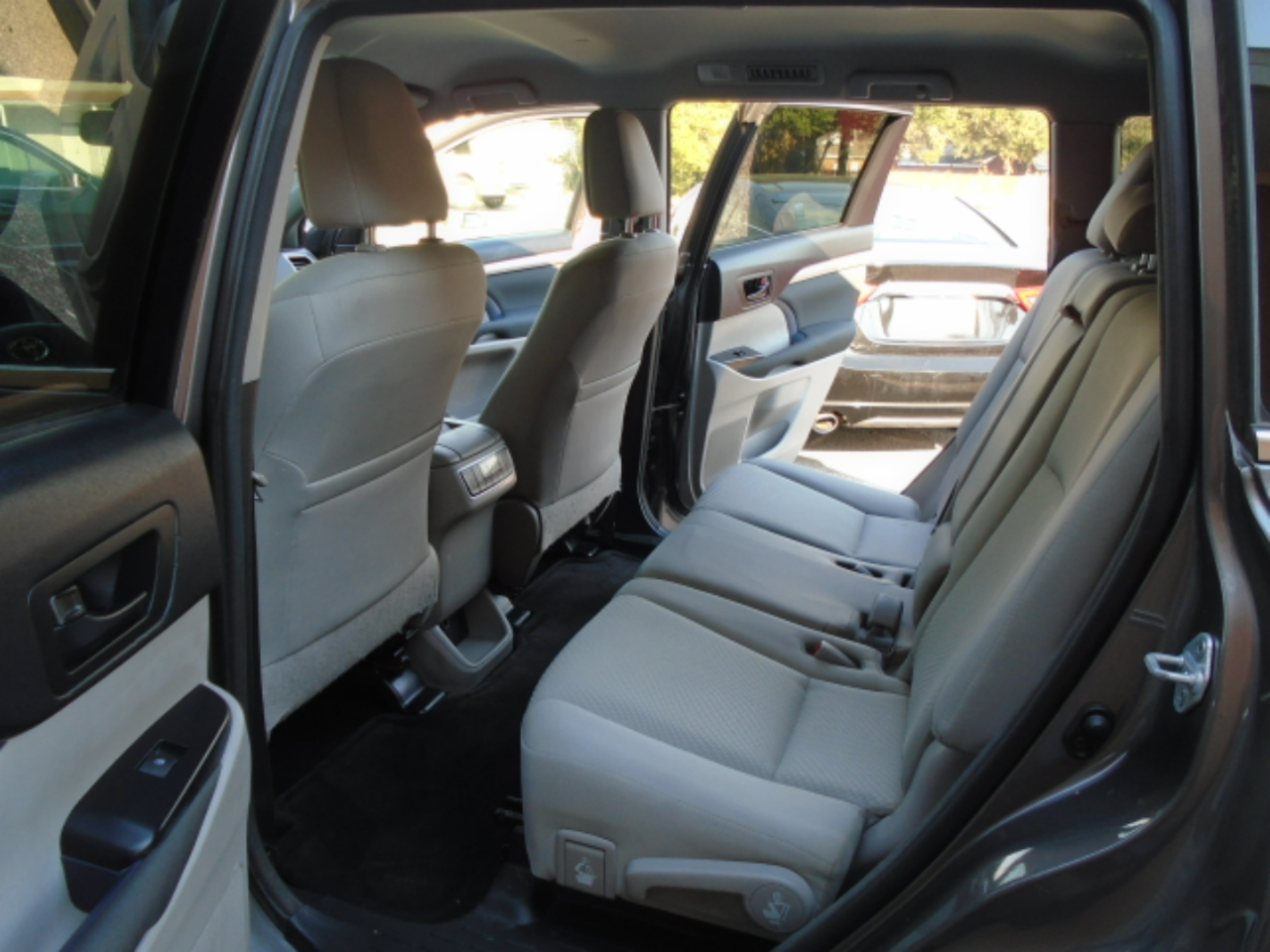 Toyota Highlander FWD 4dr I4 LE (Natl) 2016