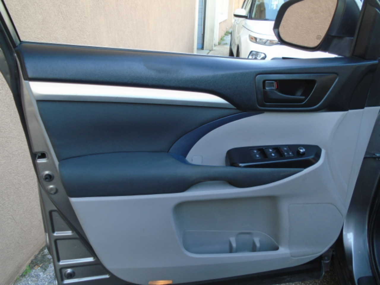 Toyota Highlander FWD 4dr I4 LE (Natl) 2016