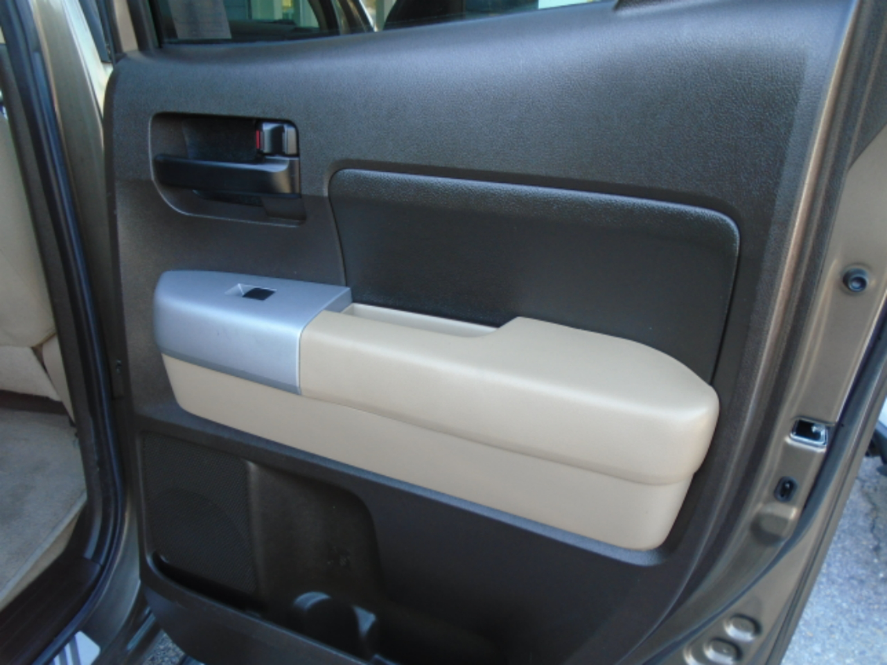 Toyota Tundra 2WD Double 164.6" 5.7L V8 SR5 (Natl 2007