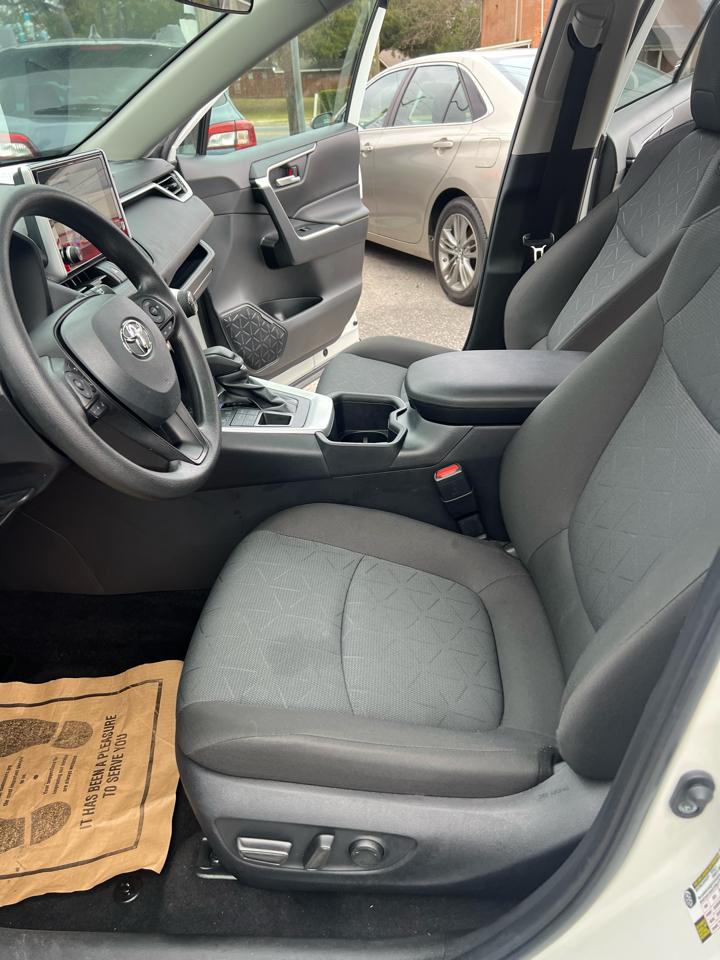 Toyota RAV4 XLE AWD (Natl) 2025