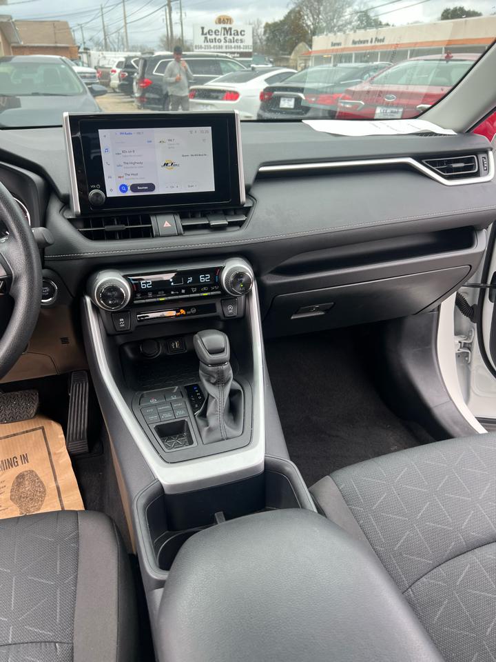 Toyota RAV4 XLE AWD (Natl) 2025