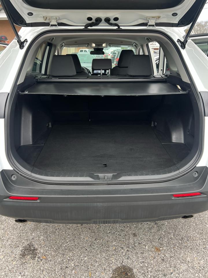 Toyota RAV4 XLE AWD (Natl) 2025