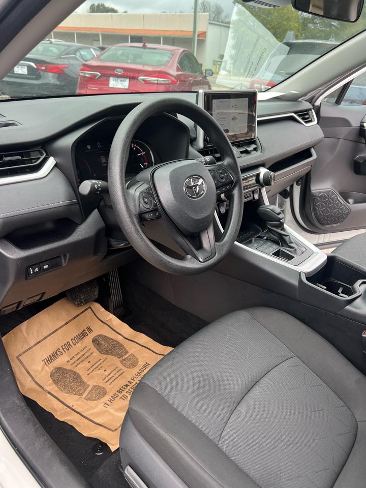 Toyota RAV4 XLE AWD (Natl) 2025