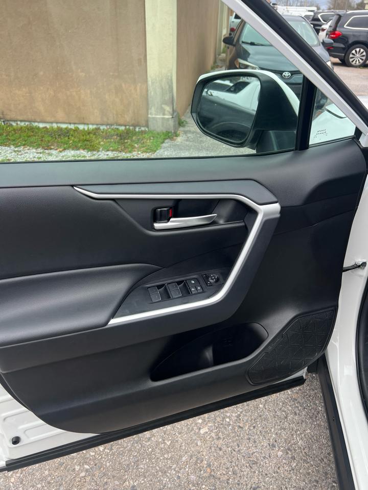 Toyota RAV4 XLE AWD (Natl) 2025