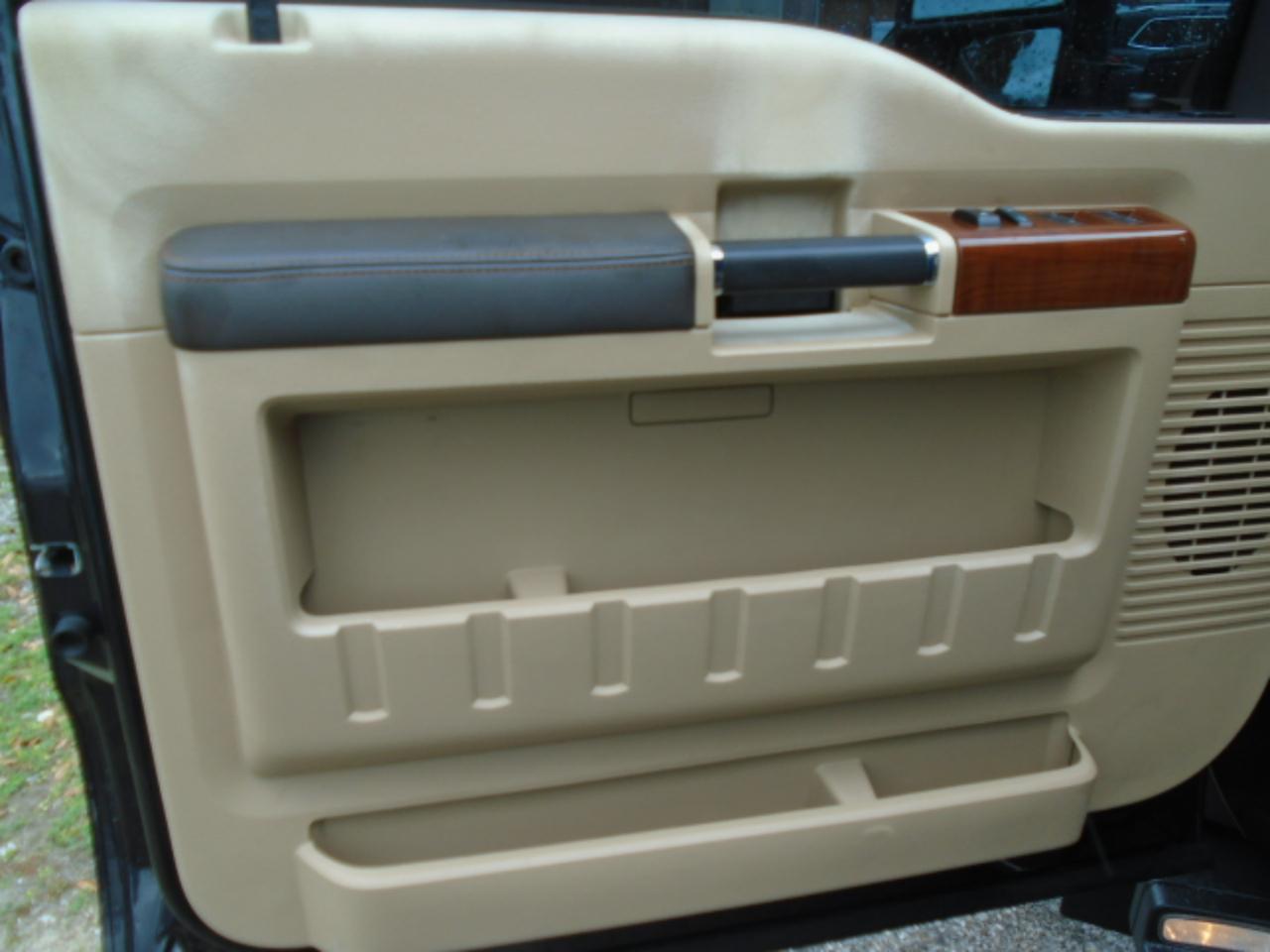 Ford Super Duty F-450 DRW 4WD Crew Cab 172" King Ranch 2015