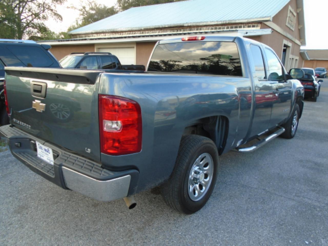 Chevrolet Silverado 1500 2WD Ext Cab 143.5" LS 2009