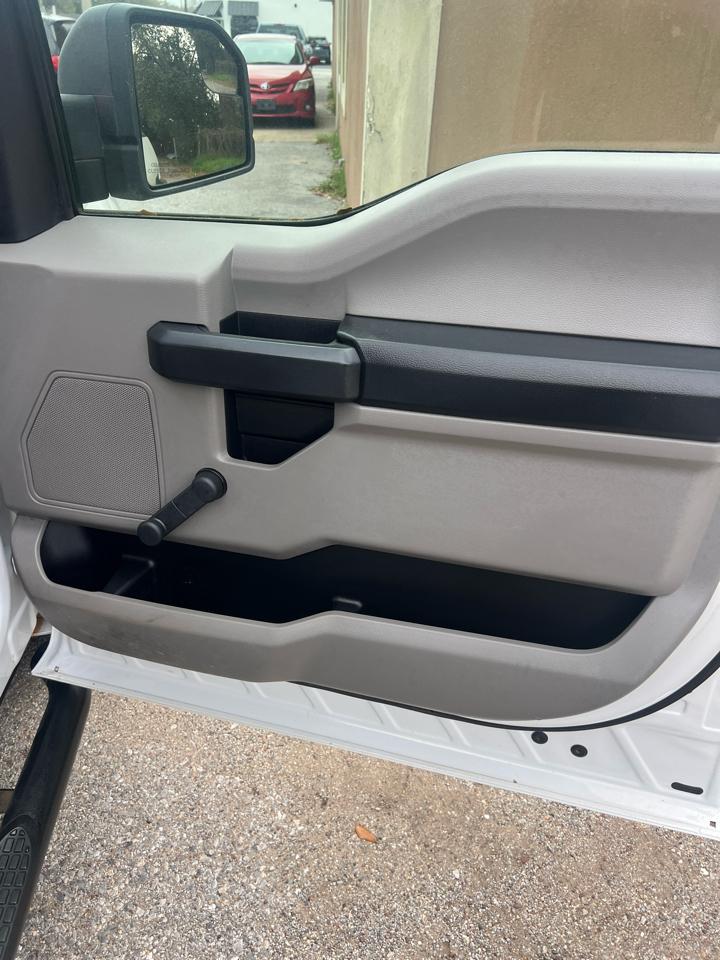 Ford F-150 4WD SuperCrew 139" XL 2017