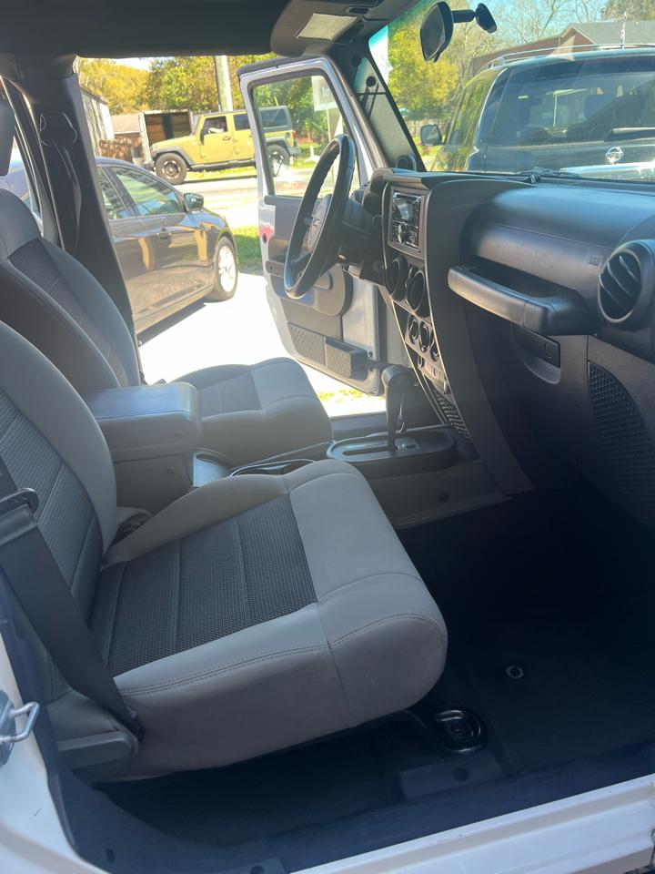 Jeep Wrangler Unlimited 4WD 4dr Sport 2010