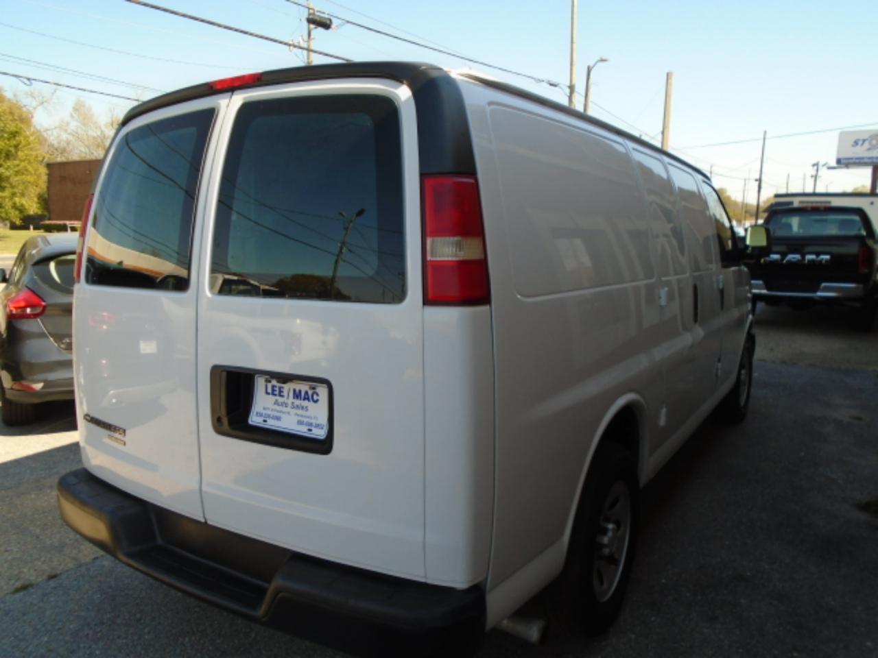 Chevrolet Express Cargo Van RWD 1500 135" 2014