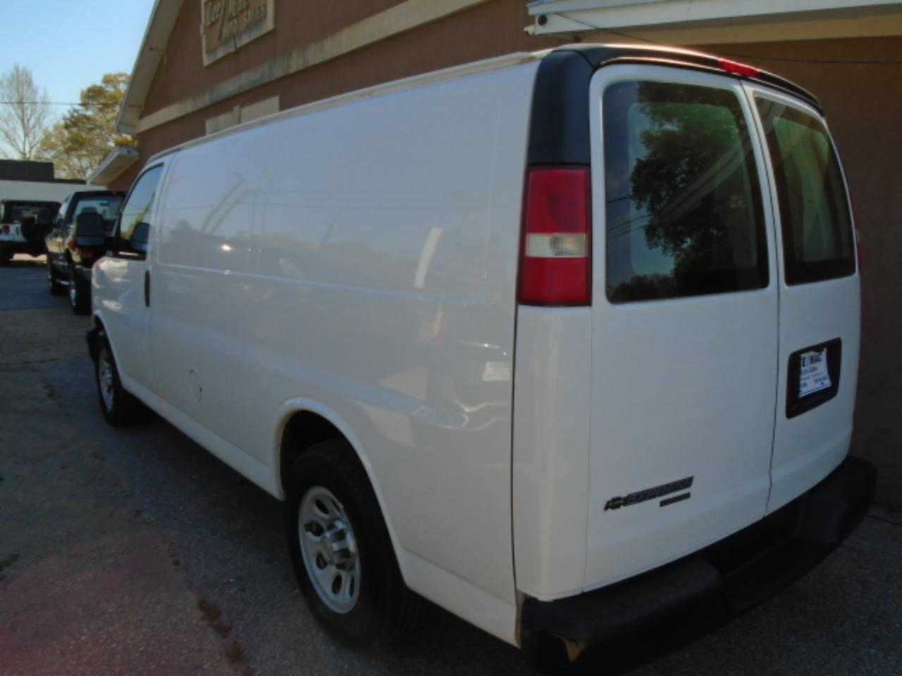 Chevrolet Express Cargo Van RWD 1500 135" 2014