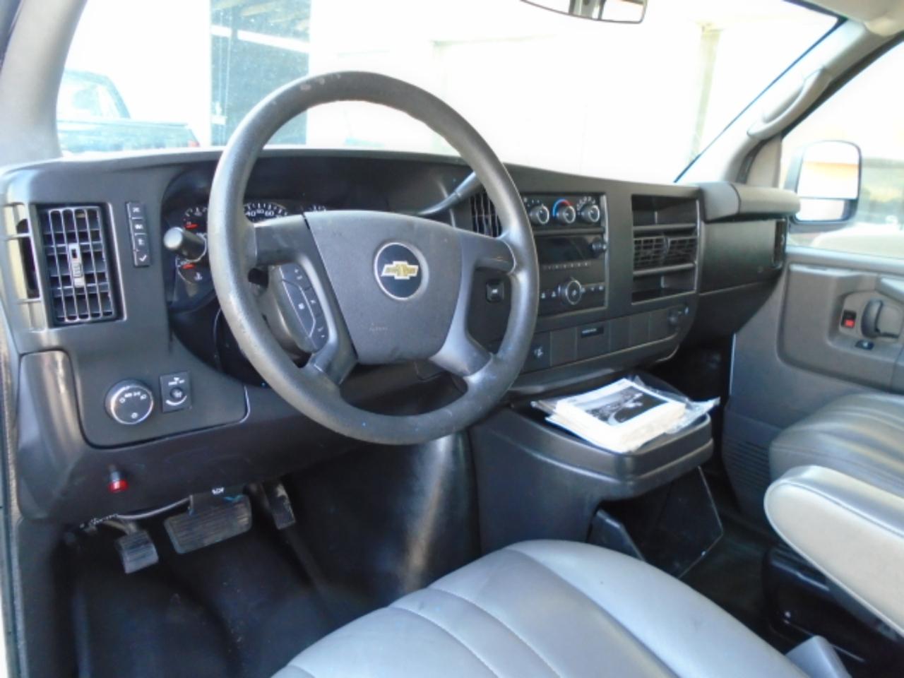 Chevrolet Express Cargo Van RWD 1500 135" 2014