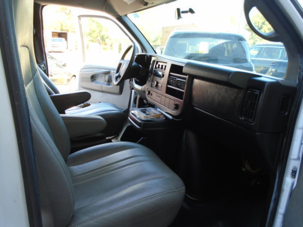 Chevrolet Express Cargo Van RWD 1500 135" 2014