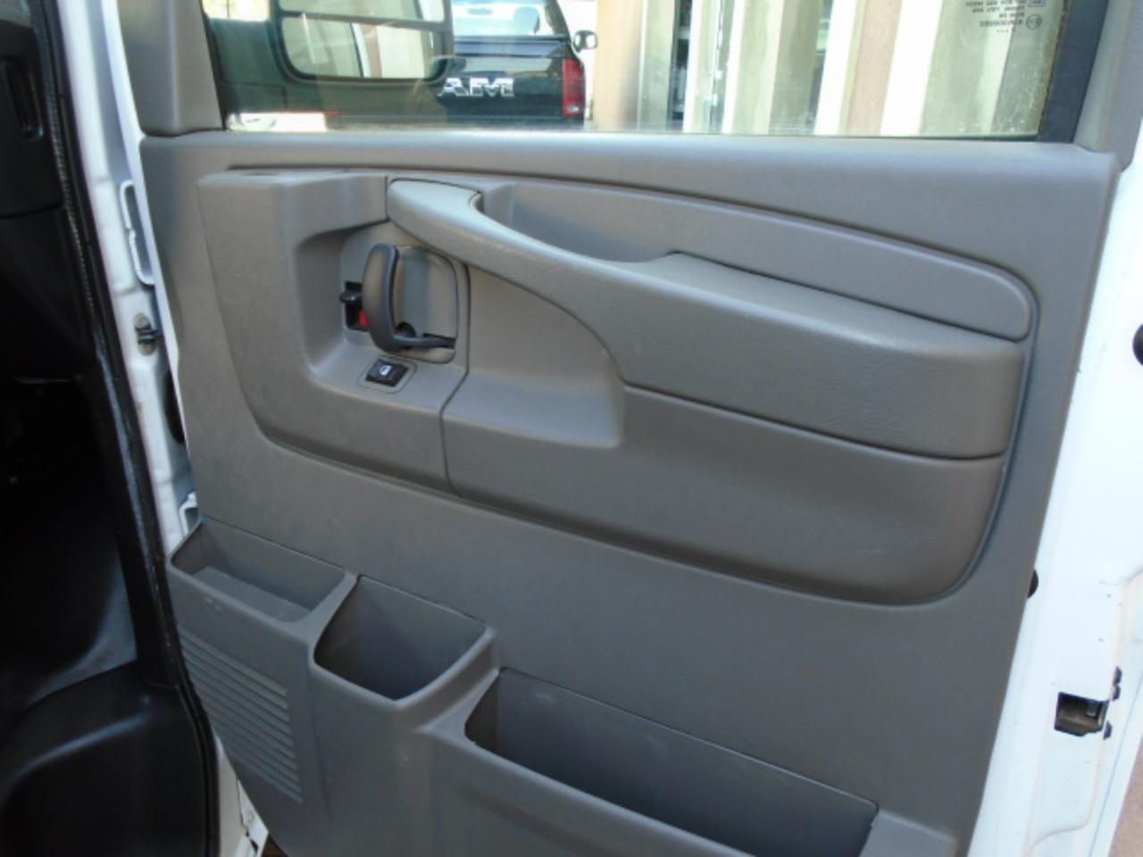 Chevrolet Express Cargo Van RWD 1500 135" 2014