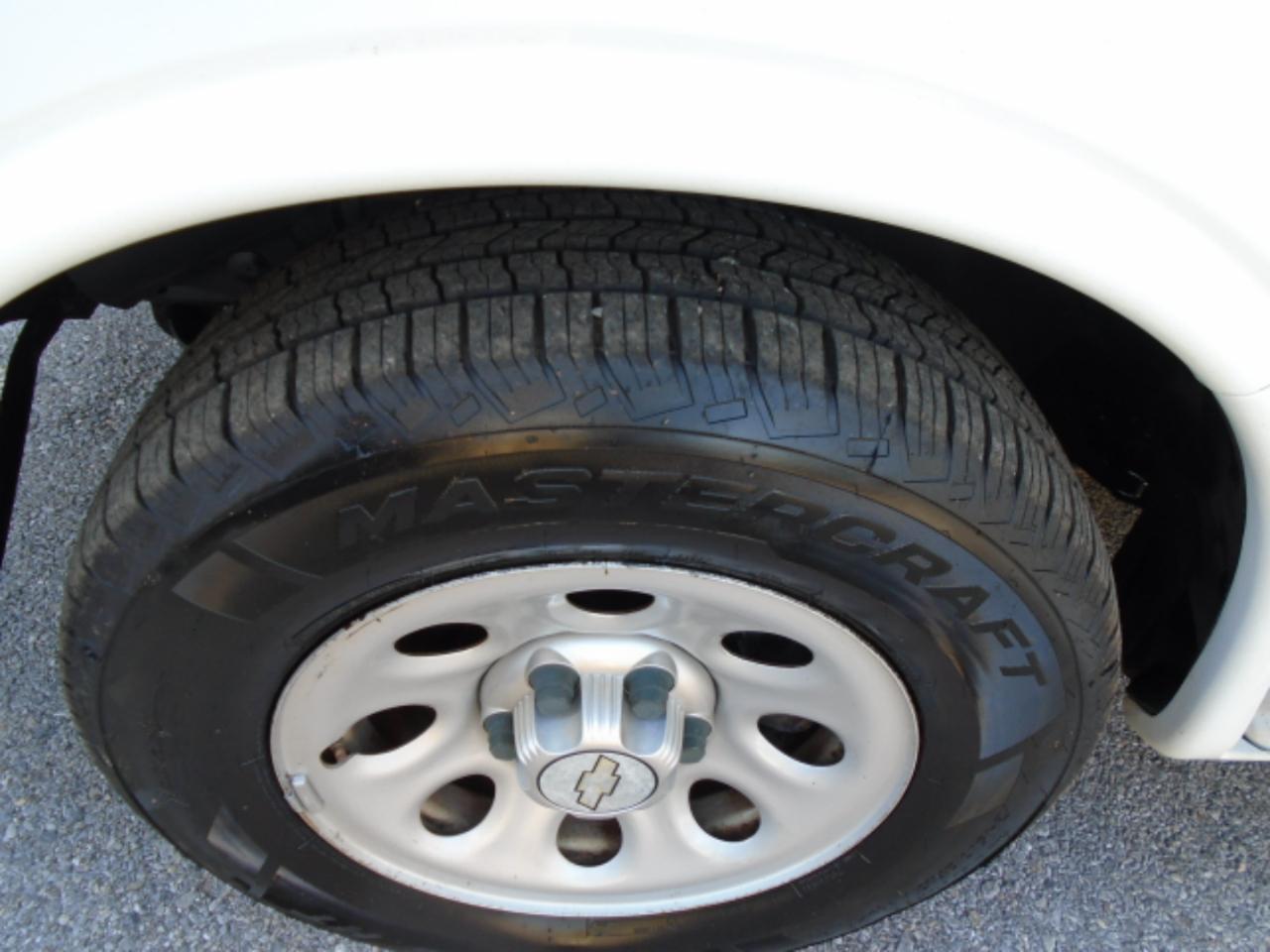 Chevrolet Express Cargo Van RWD 1500 135" 2014