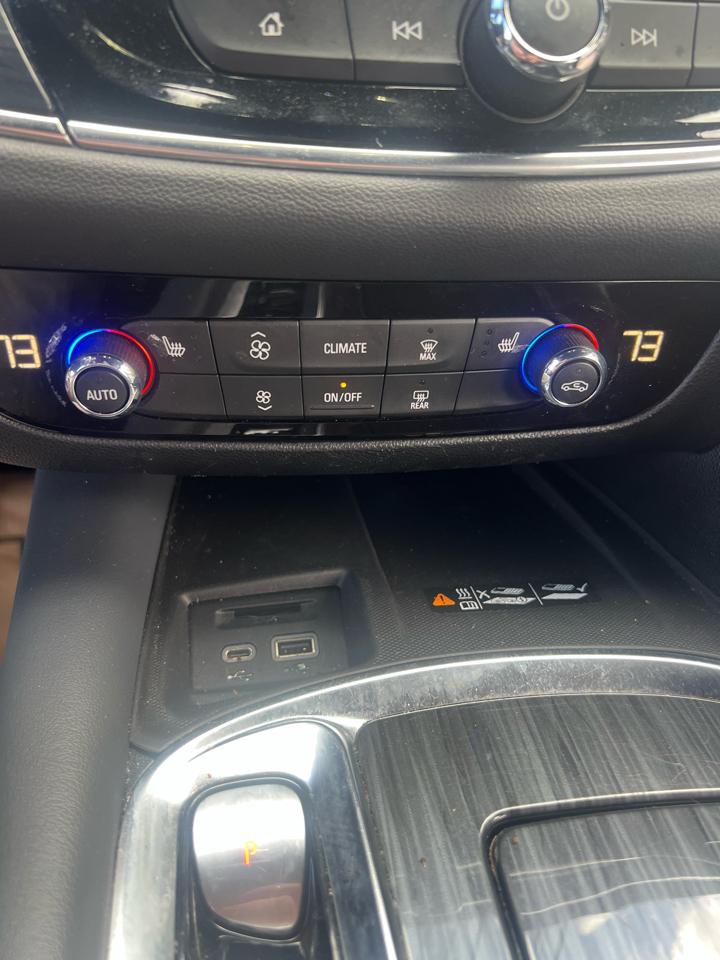 Buick Enclave FWD 4dr Essence 2022