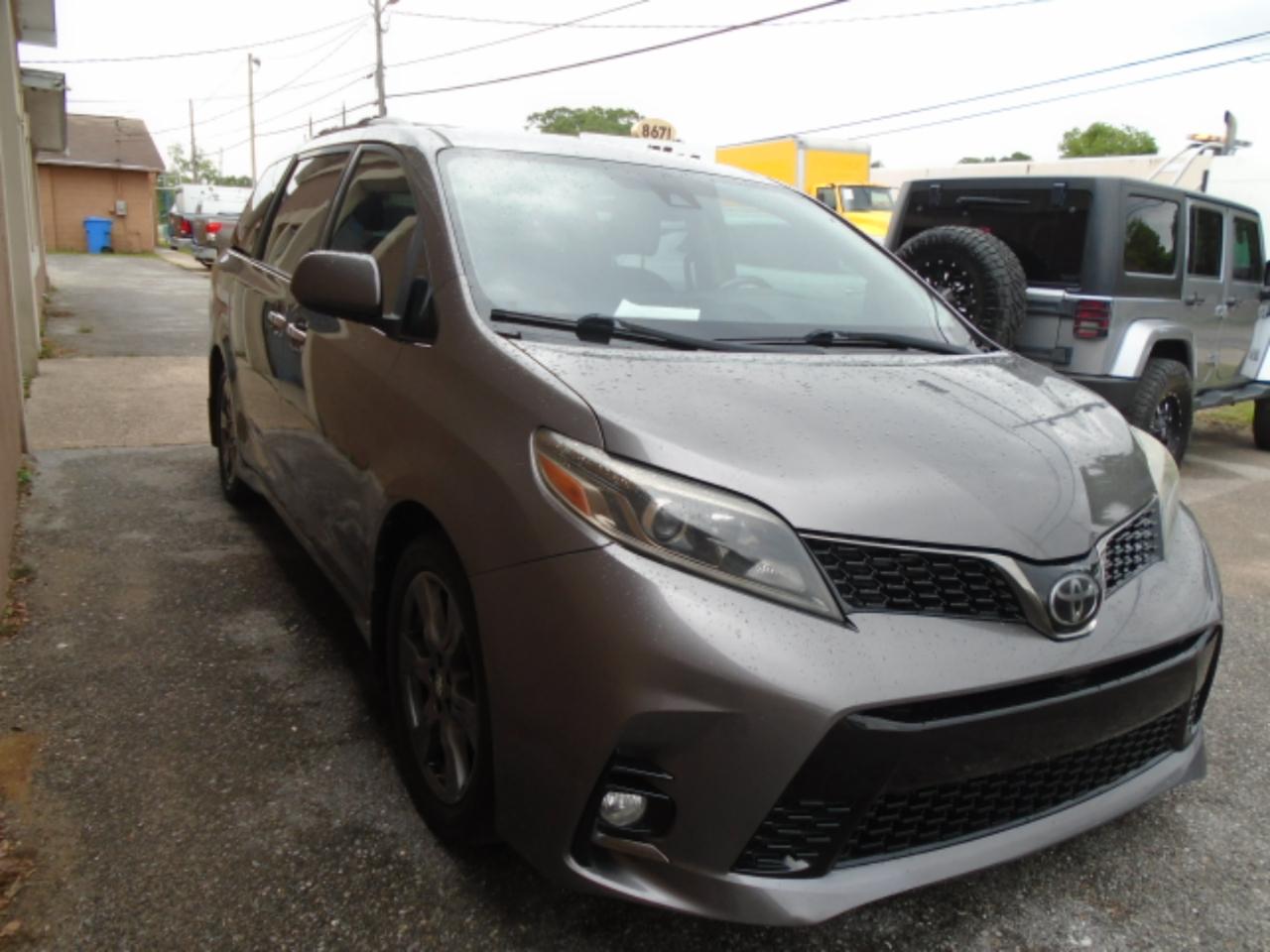 Toyota Sienna SE FWD 8-Passenger (Natl) 2019