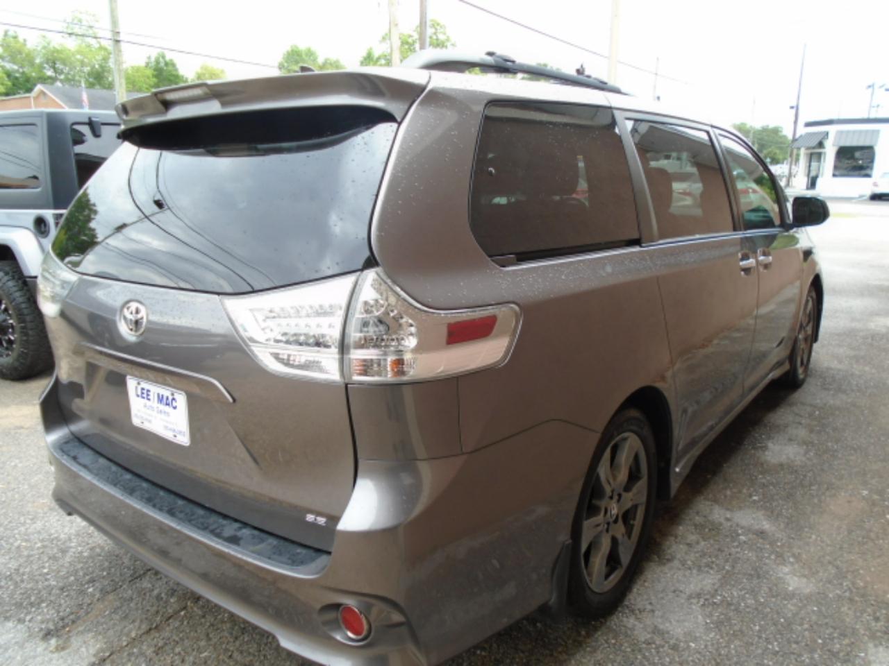 Toyota Sienna SE FWD 8-Passenger (Natl) 2019