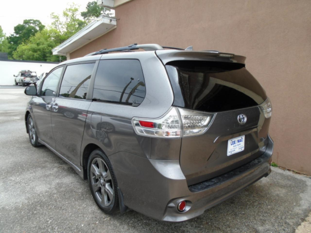 Toyota Sienna SE FWD 8-Passenger (Natl) 2019