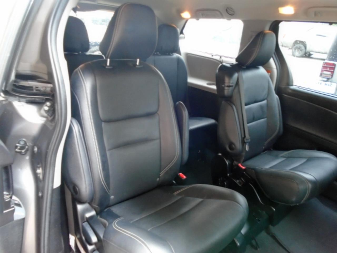Toyota Sienna SE FWD 8-Passenger (Natl) 2019