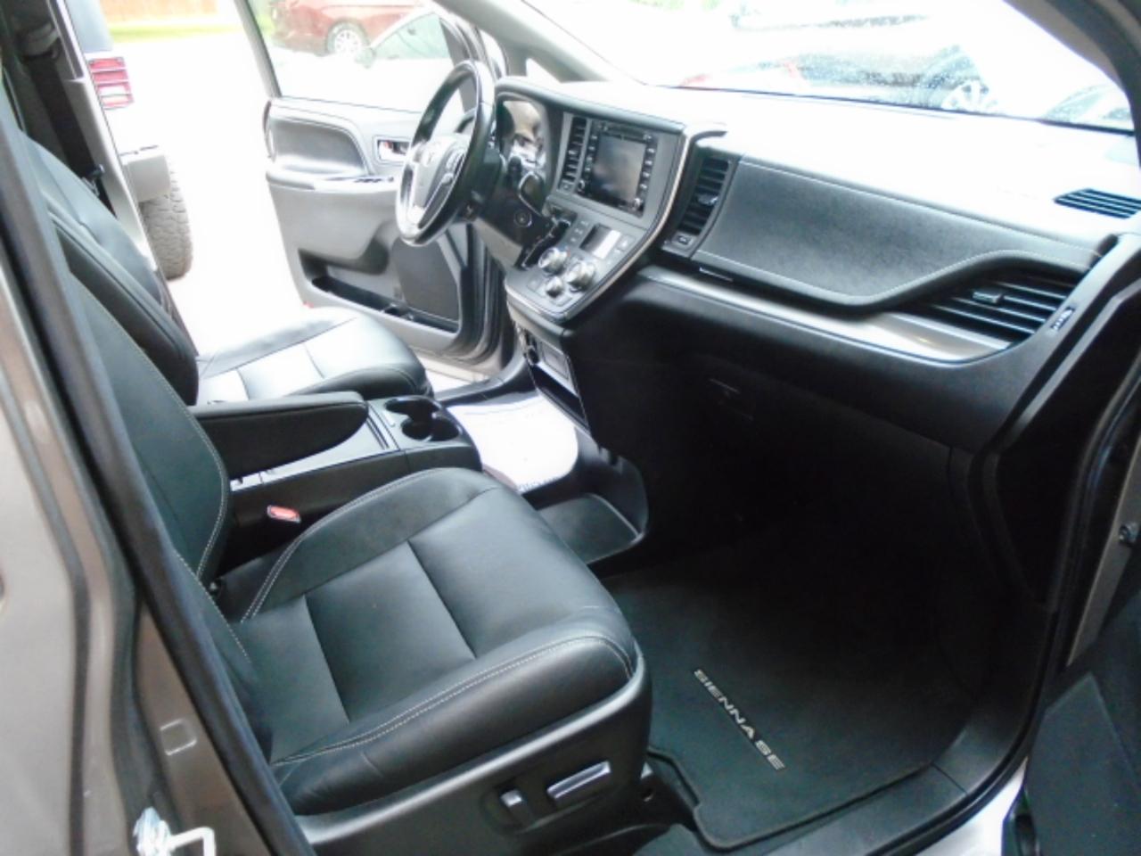 Toyota Sienna SE FWD 8-Passenger (Natl) 2019