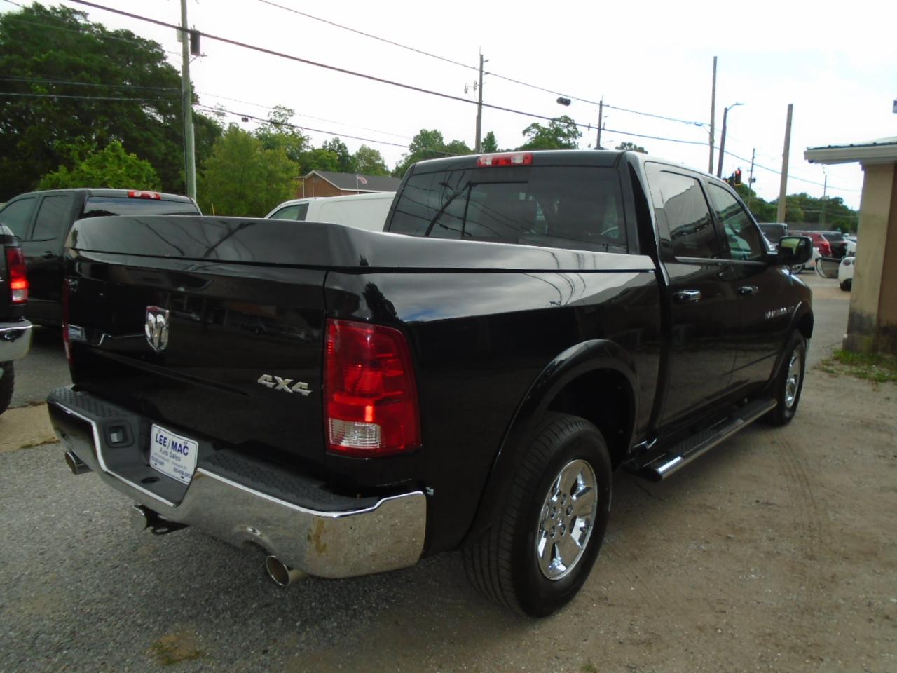 RAM 1500 4WD Crew Cab 140.5" Laramie 2012