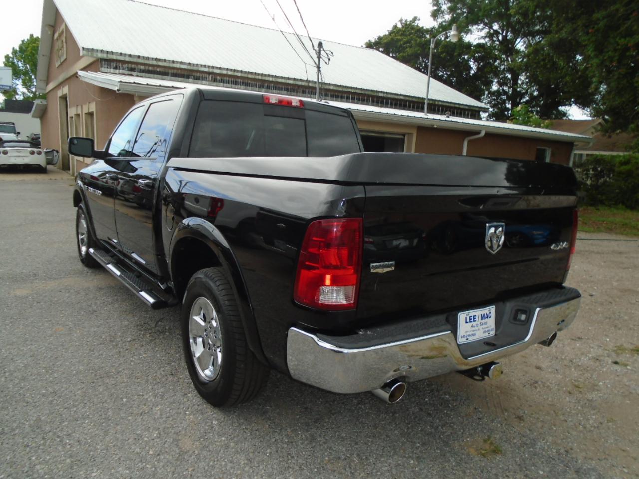 RAM 1500 4WD Crew Cab 140.5" Laramie 2012