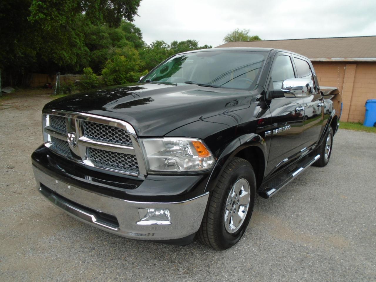 RAM 1500 4WD Crew Cab 140.5" Laramie 2012