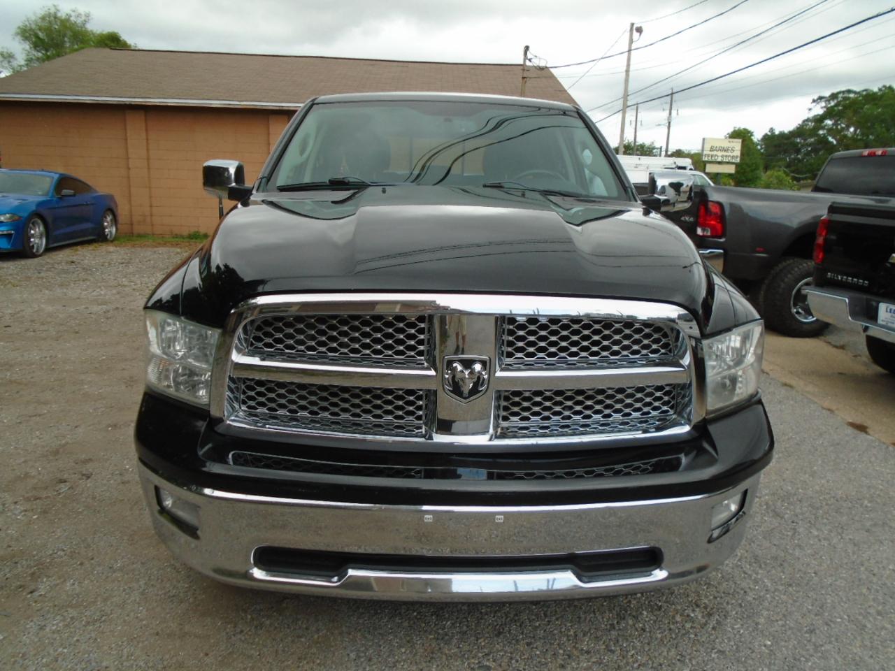 RAM 1500 4WD Crew Cab 140.5" Laramie 2012