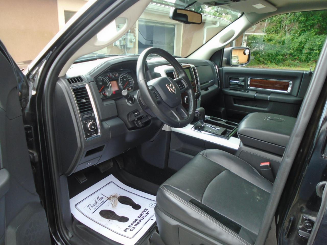 RAM 1500 4WD Crew Cab 140.5" Laramie 2012