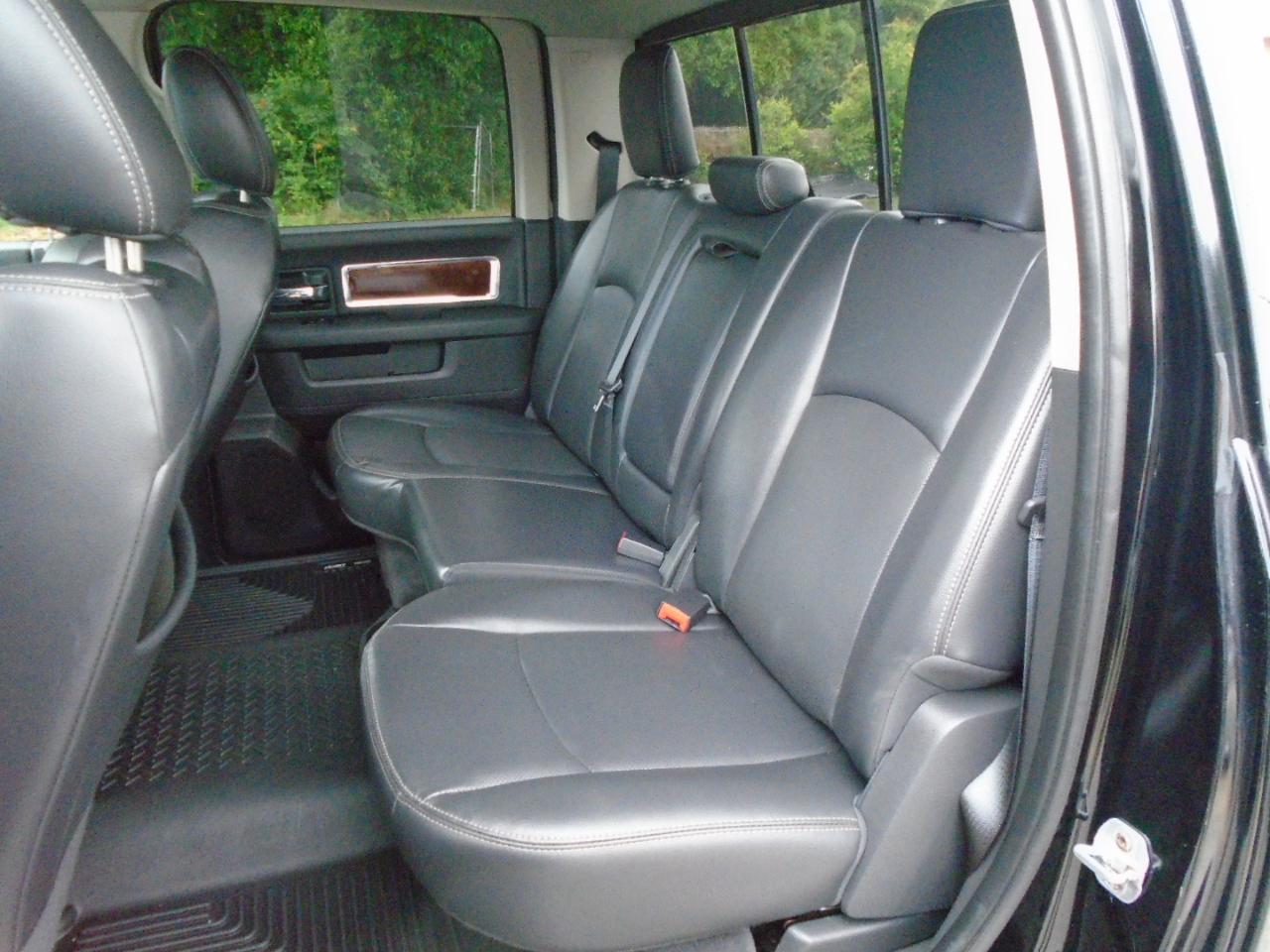 RAM 1500 4WD Crew Cab 140.5" Laramie 2012