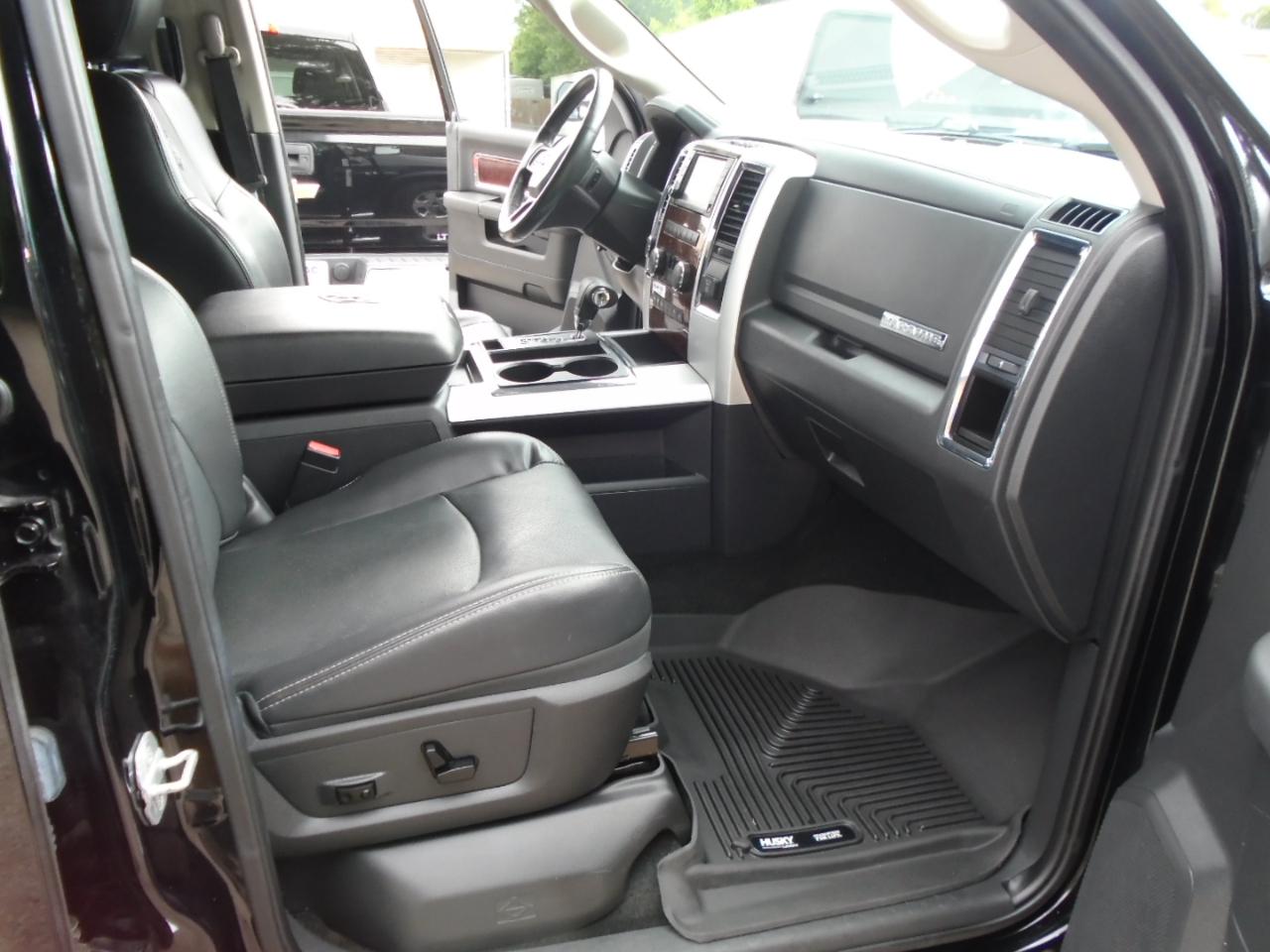 RAM 1500 4WD Crew Cab 140.5" Laramie 2012