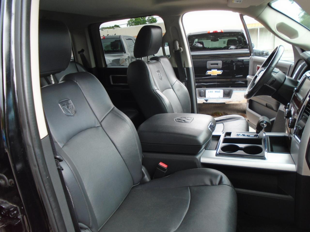 RAM 1500 4WD Crew Cab 140.5" Laramie 2012