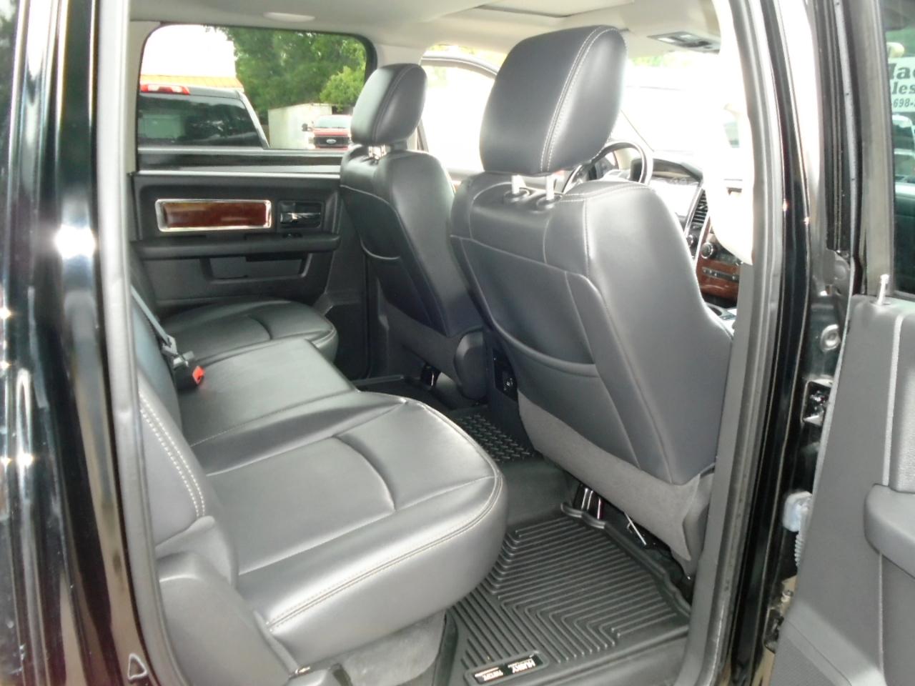 RAM 1500 4WD Crew Cab 140.5" Laramie 2012
