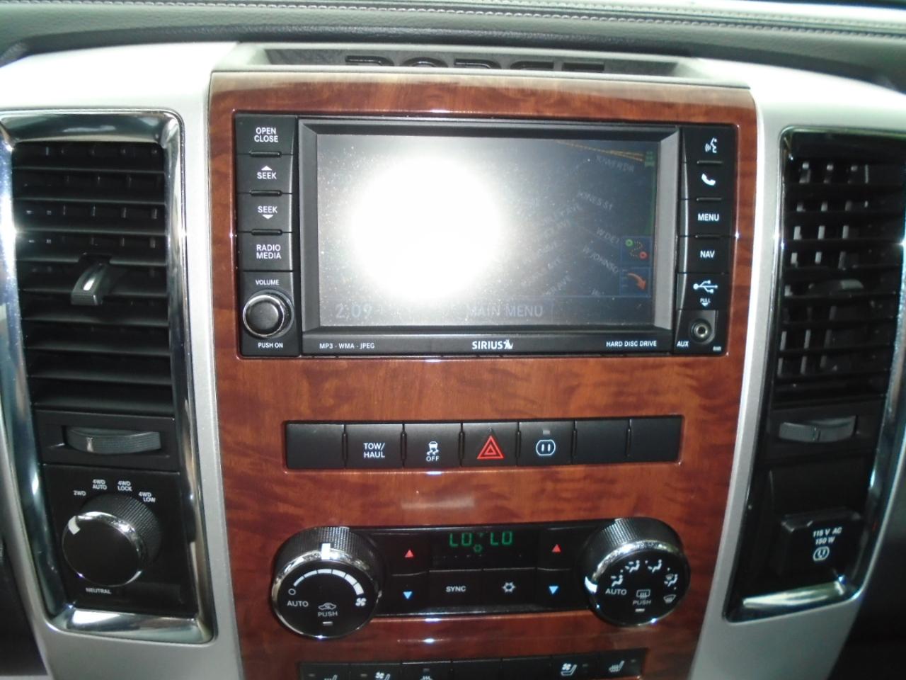 RAM 1500 4WD Crew Cab 140.5" Laramie 2012