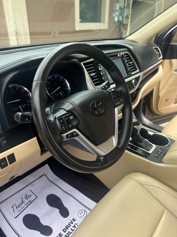 Toyota Highlander FWD 4dr V6 Limited (Natl) 2015