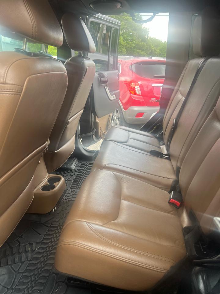Jeep Wrangler Unlimited 4WD 4dr Sahara 2013