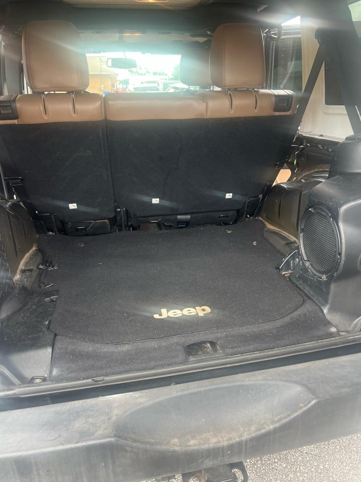Jeep Wrangler Unlimited 4WD 4dr Sahara 2013