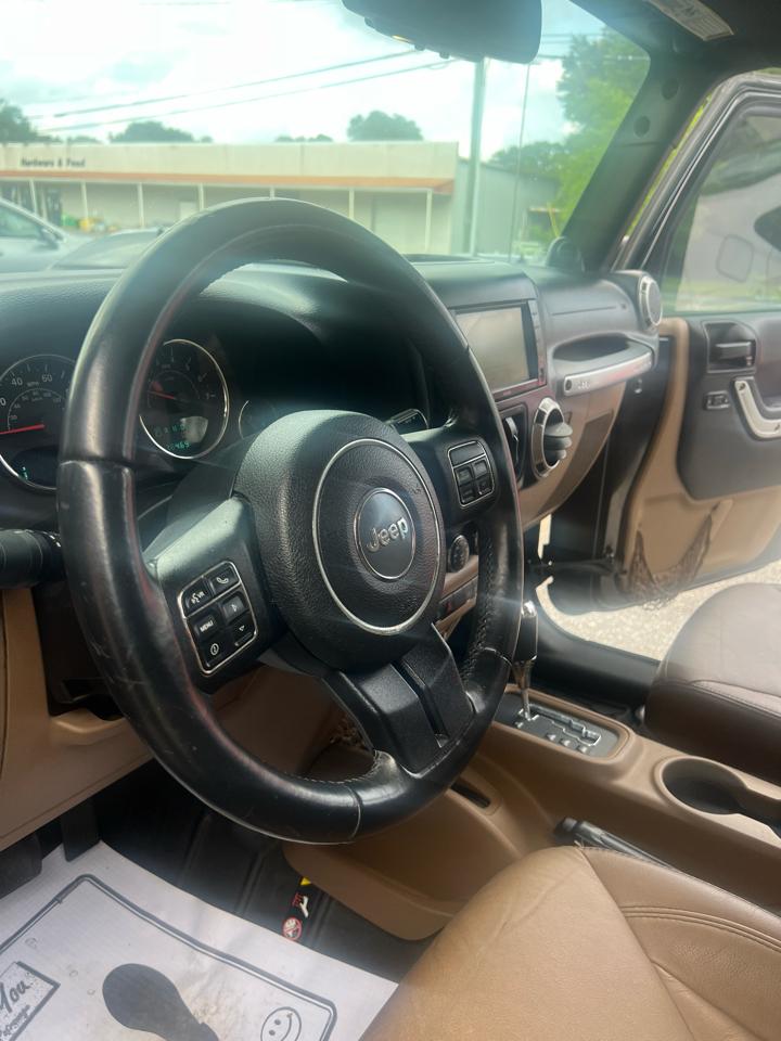 Jeep Wrangler Unlimited 4WD 4dr Sahara 2013