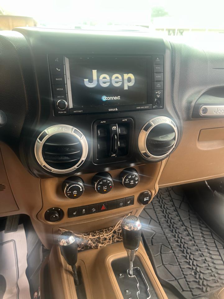 Jeep Wrangler Unlimited 4WD 4dr Sahara 2013