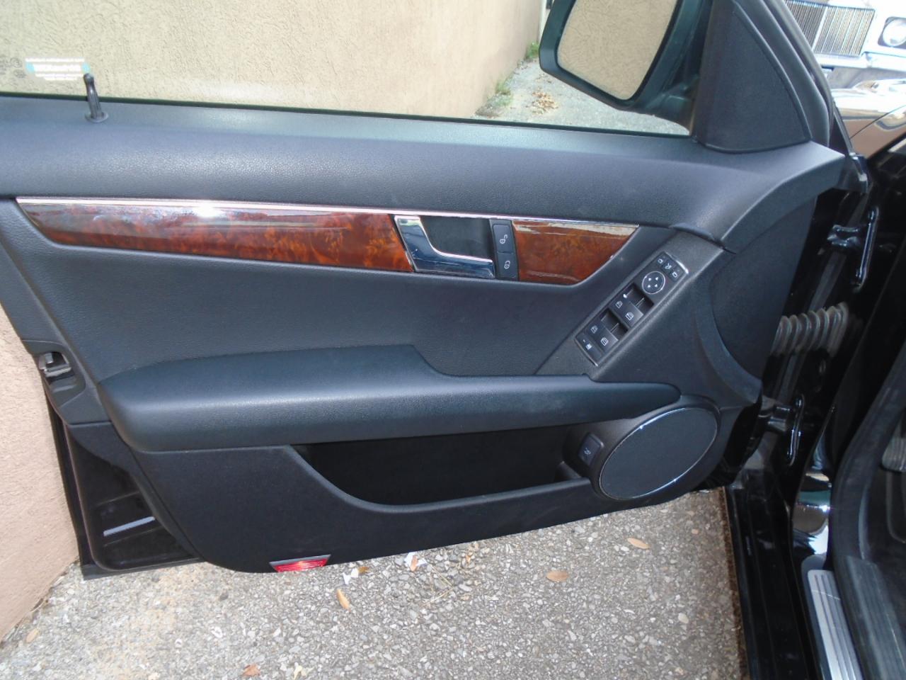 Mercedes-Benz C-Class 4dr Sdn 3.0L Luxury RWD 2008