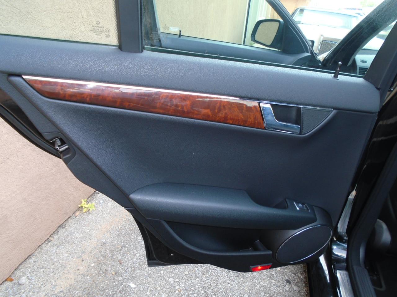 Mercedes-Benz C-Class 4dr Sdn 3.0L Luxury RWD 2008